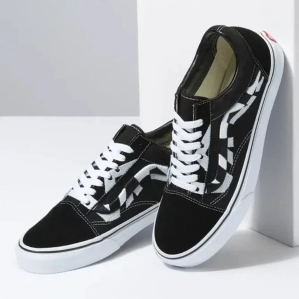 Vans Suede Tennis Shoes 7.5 Men, 9 Women Old Skool Statement Black Suede Leather